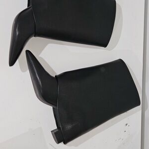 Steve Madden Sleek Black Leather Heeled Boots Size 9